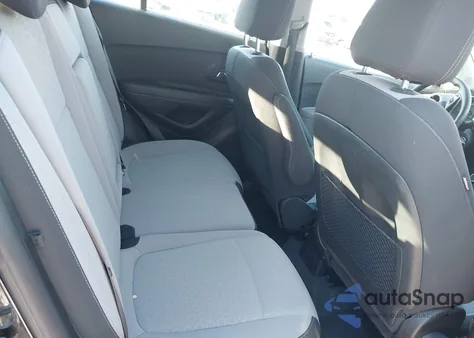 2016 Chevrolet Trax 1Ls z USA, uszkodzony, nr VIN KL7CJNSB9GB667165